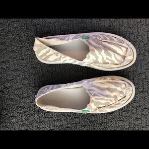 Women’s Sanuk flats